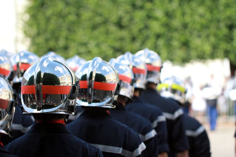 sapeurs pompiers en rang